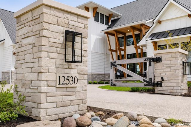 12530 Woodhull Landing, Fenton, MI 48430