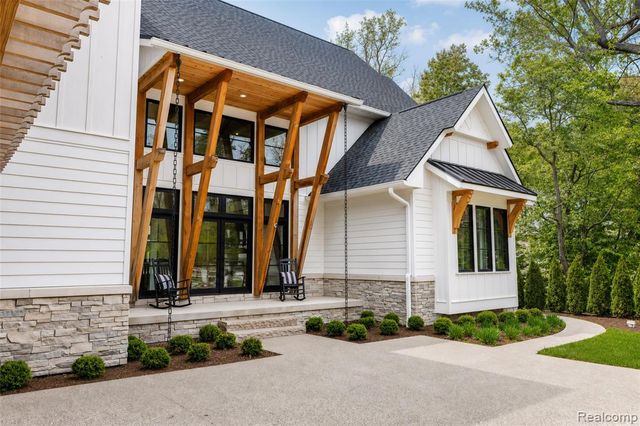 12530 Woodhull Landing, Fenton, MI 48430