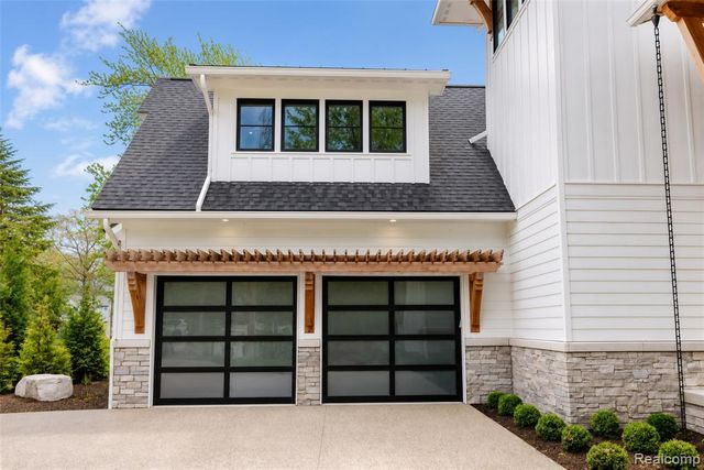12530 Woodhull Landing, Fenton, MI 48430