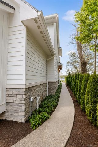 12530 Woodhull Landing, Fenton, MI 48430