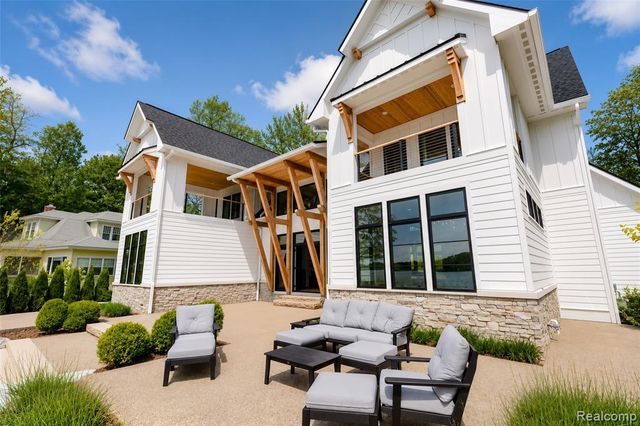 12530 Woodhull Landing, Fenton, MI 48430
