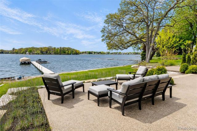 12530 Woodhull Landing, Fenton, MI 48430