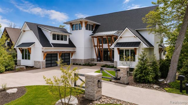 12530 Woodhull Landing, Fenton, MI 48430