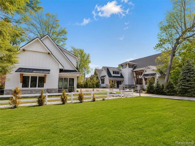 12530 Woodhull Landing, Fenton, MI 48430