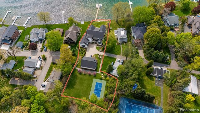 12530 Woodhull Landing, Fenton, MI 48430