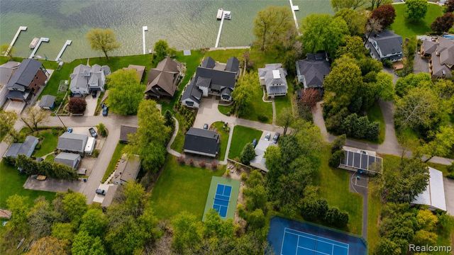 12530 Woodhull Landing, Fenton, MI 48430
