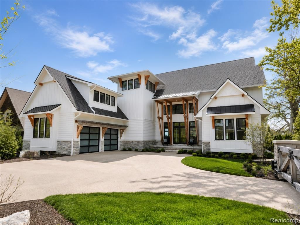 12530 Woodhull Landing, Fenton, MI 48430