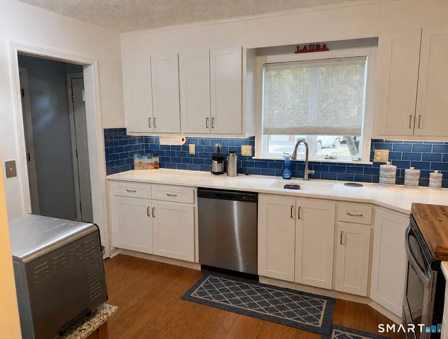 123 Candlewood Drive 123, Enfield, CT 06082