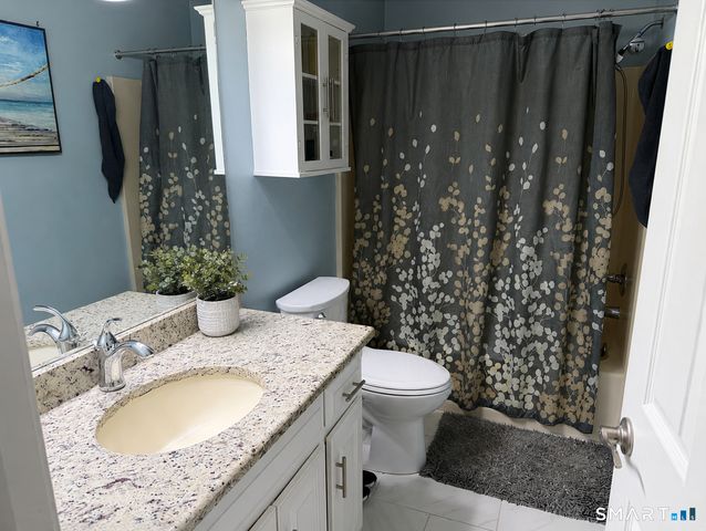 123 Candlewood Drive 123, Enfield, CT 06082