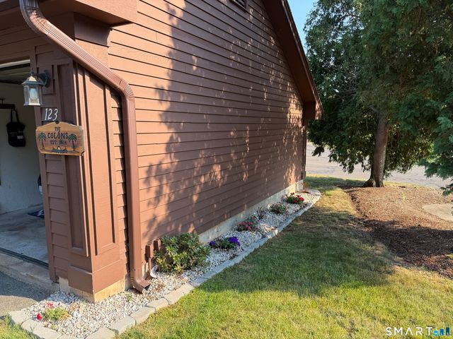 123 Candlewood Drive 123, Enfield, CT 06082