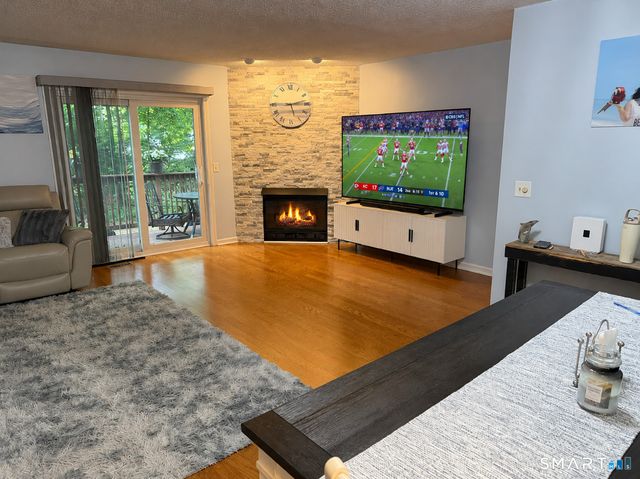 123 Candlewood Drive 123, Enfield, CT 06082