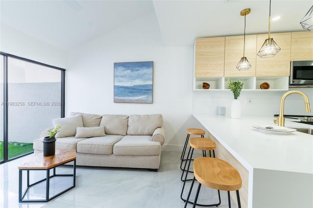 21204 Harbor Way 122-12, Aventura, FL 33180