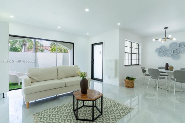 21204 Harbor Way 122-12, Aventura, FL 33180