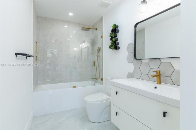 21204 Harbor Way 122-12, Aventura, FL 33180