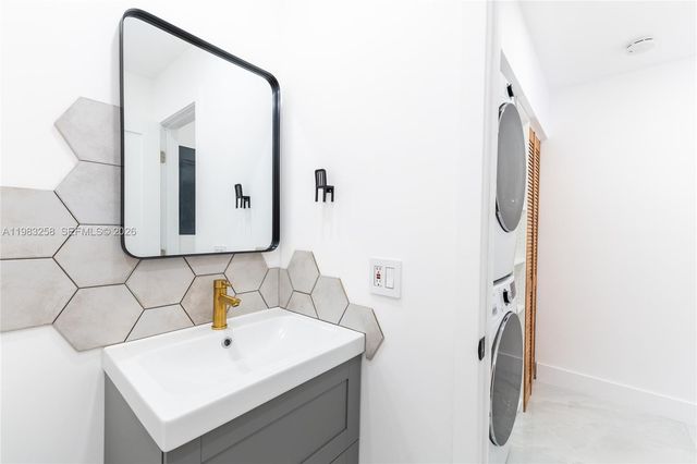 21204 Harbor Way 122-12, Aventura, FL 33180