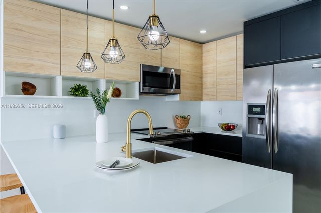 21204 Harbor Way 122-12, Aventura, FL 33180