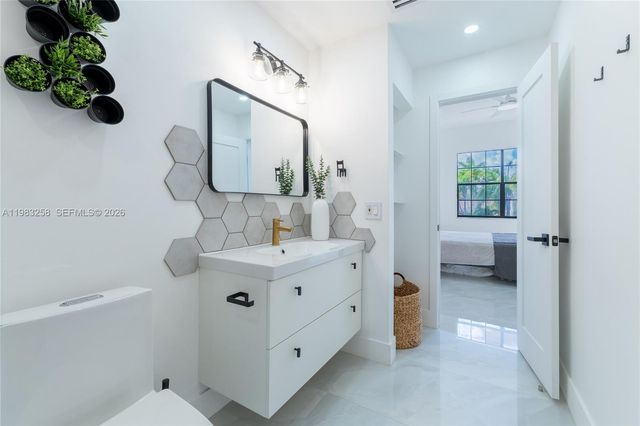 21204 Harbor Way 122-12, Aventura, FL 33180