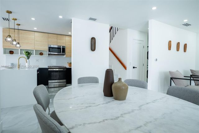 21204 Harbor Way 122-12, Aventura, FL 33180