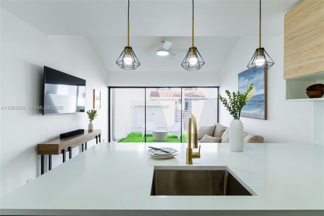 21204 Harbor Way 122-12, Aventura, FL 33180