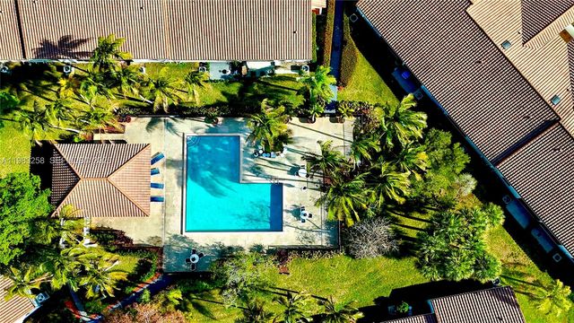 21204 Harbor Way 122-12, Aventura, FL 33180