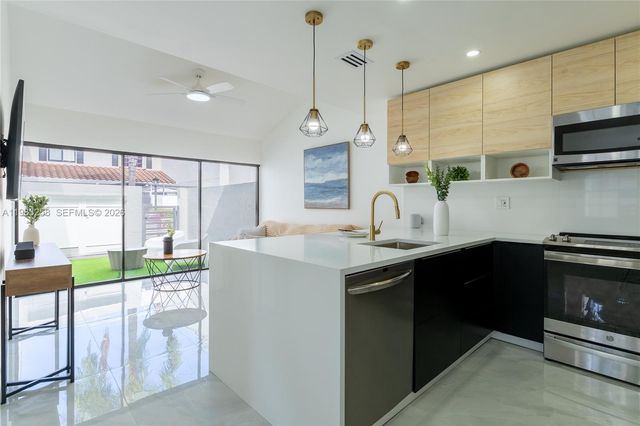 21204 Harbor Way 122-12, Aventura, FL 33180