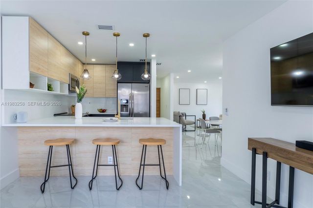 21204 Harbor Way 122-12, Aventura, FL 33180