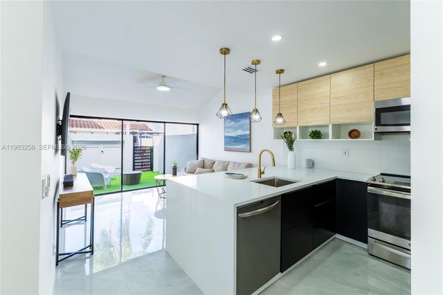 21204 Harbor Way 122-12, Aventura, FL 33180