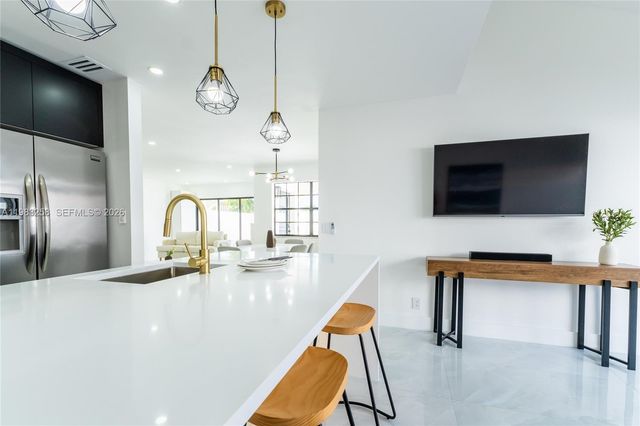 21204 Harbor Way 122-12, Aventura, FL 33180