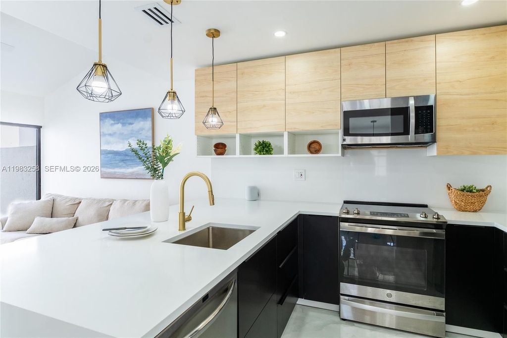 21204 Harbor Way 122-12, Aventura, FL 33180