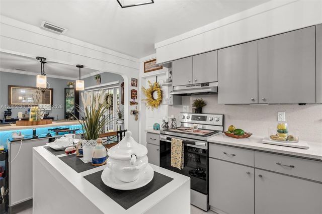 4340 W 5th Avenue, Hialeah, FL 33012