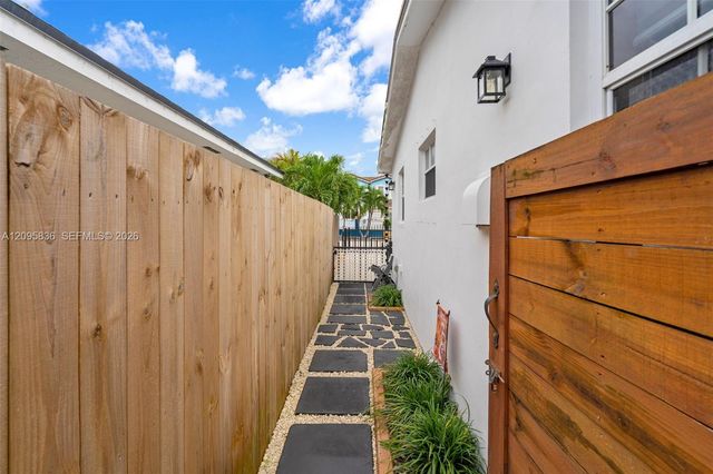 4340 W 5th Avenue, Hialeah, FL 33012