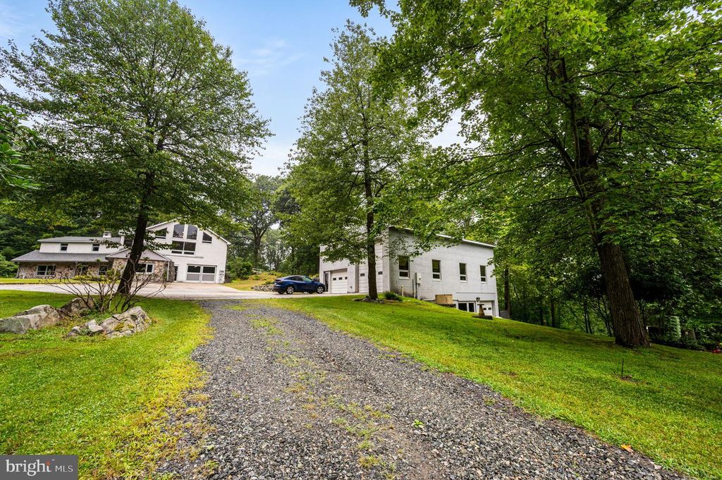 38 LUTZ RD, Boyertown, PA 19512