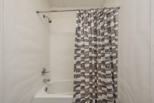 514 W Royal Palm Avenue, Defuniak Springs, FL 32433