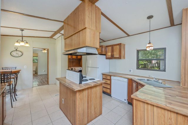 514 W Royal Palm Avenue, Defuniak Springs, FL 32433