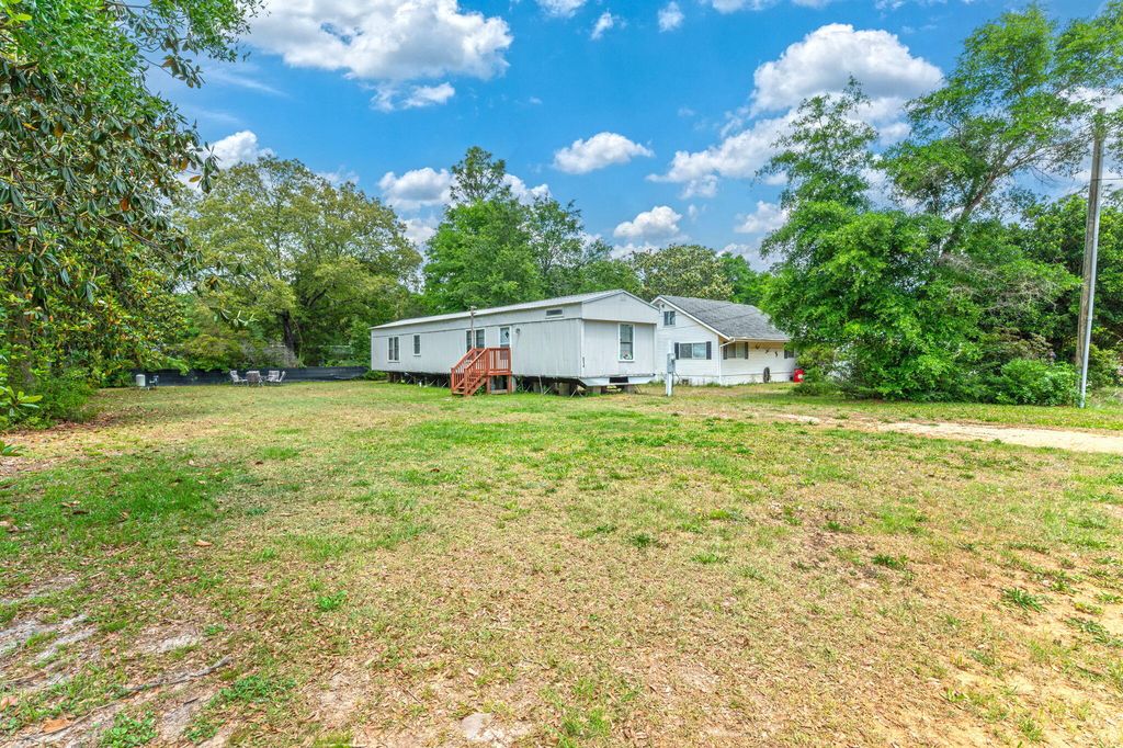 514 W Royal Palm Avenue, Defuniak Springs, FL 32433