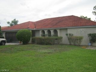 100 Sebring CIR, Lehigh Acres, FL 33936