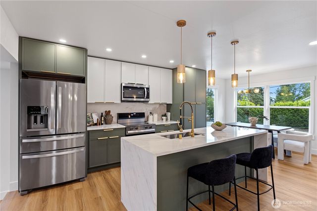 618 N 125th Street, Seattle, WA 98133
