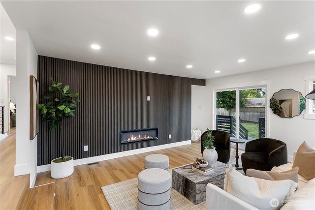 618 N 125th Street, Seattle, WA 98133