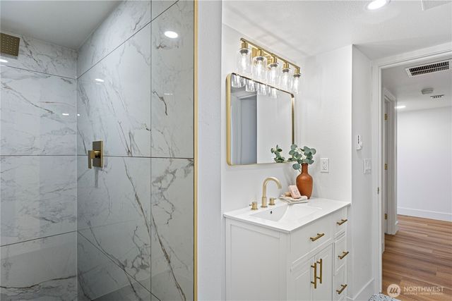 618 N 125th Street, Seattle, WA 98133