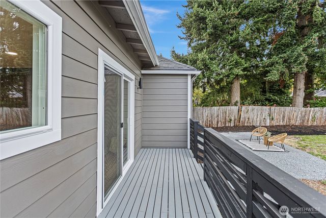 618 N 125th Street, Seattle, WA 98133