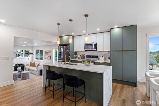 618 N 125th Street, Seattle, WA 98133