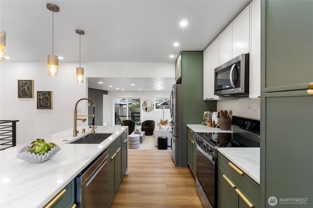 618 N 125th Street, Seattle, WA 98133
