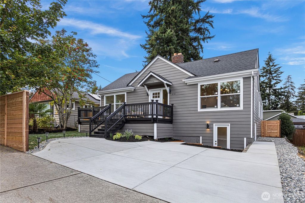618 N 125th Street, Seattle, WA 98133
