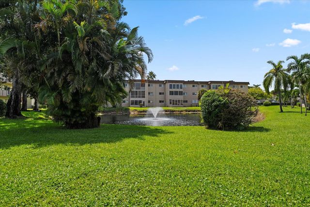 719 Lori Drive 204, Palm Springs, FL 33461
