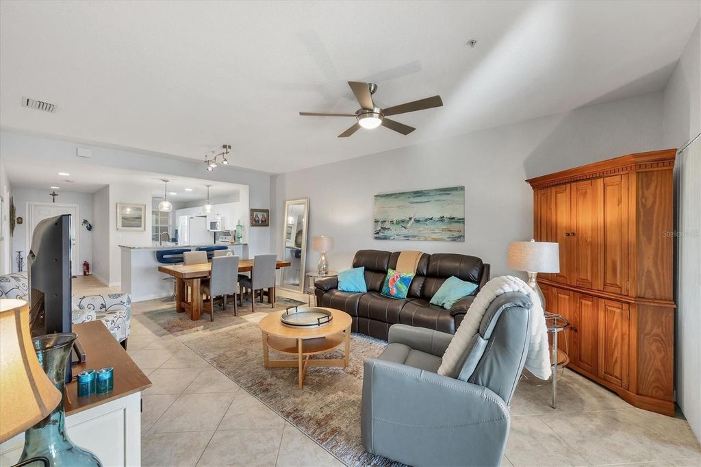 Image 11 of property listing at 6342 GRAND OAK CIRCLE 204, Bradenton, FL 34203