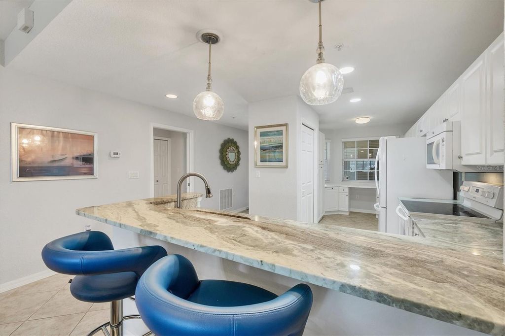 Image 17 of property listing at 6342 GRAND OAK CIRCLE 204, Bradenton, FL 34203