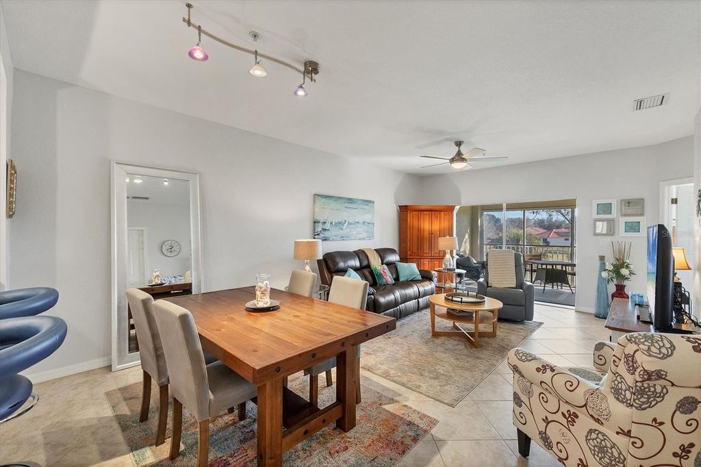 Image 21 of property listing at 6342 GRAND OAK CIRCLE 204, Bradenton, FL 34203