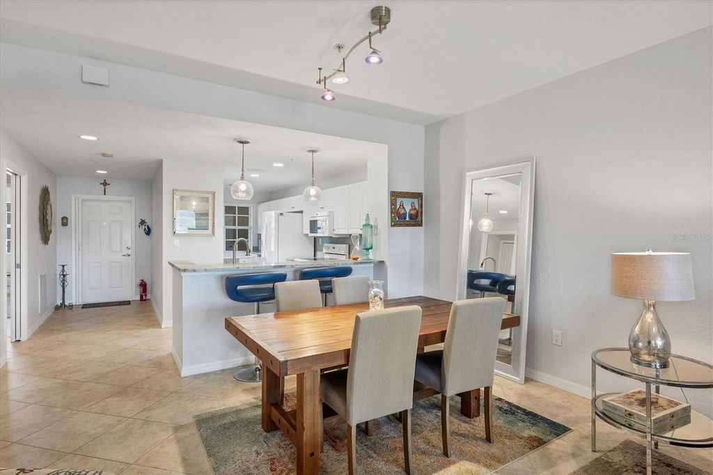 Image 22 of property listing at 6342 GRAND OAK CIRCLE 204, Bradenton, FL 34203