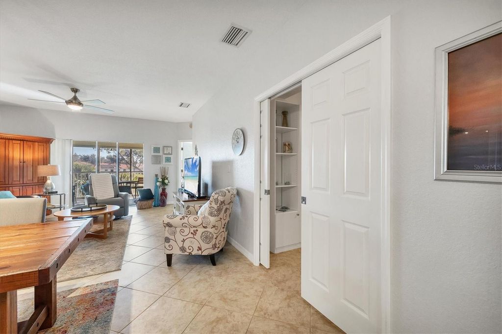 Image 8 of property listing at 6342 GRAND OAK CIRCLE 204, Bradenton, FL 34203