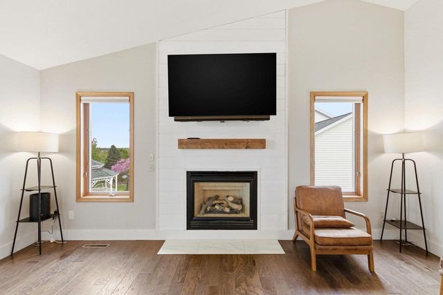 451 Oakwood Drive, Oregon, WI 53575